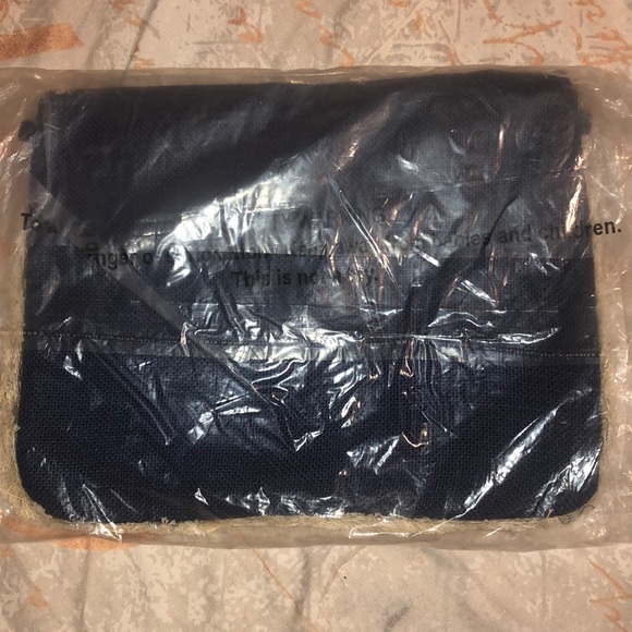 Cute cross over bag! - Picture 2 of 5